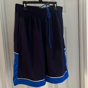 Men’s medium under Armour shorts NWT
